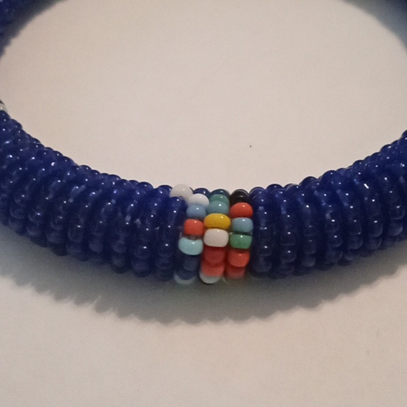 #947 Blue Multi Colored Glass Seed Bead Bangle Bracelet. Size: 7 - Picture 3 of 4